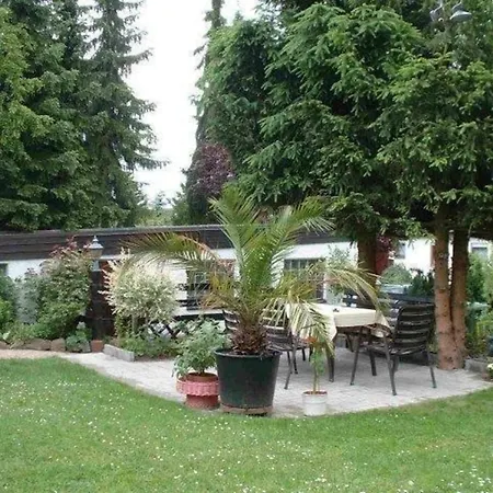 Grosszuegige Fuer 5 Personen Mit Ueberdachter Terrasse Und Wundervollem Garten Mit Koi-teich In Waldnaehe Appartement *