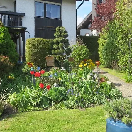 Appartement Grosszuegige Fuer 5 Personen Mit Ueberdachter Terrasse Und Wundervollem Garten Mit Koi-teich In Waldnaehe