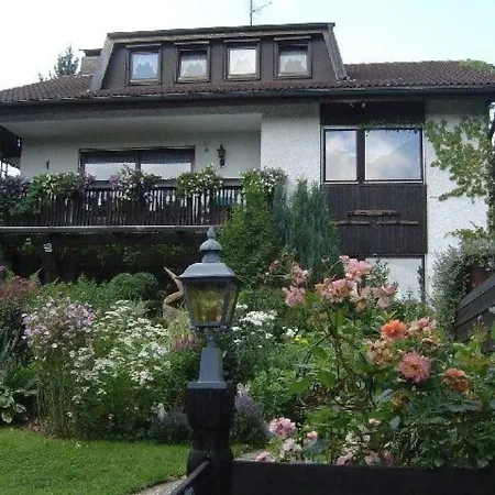 Grosszuegige Fuer 5 Personen Mit Ueberdachter Terrasse Und Wundervollem Garten Mit Koi-teich In Waldnaehe *
